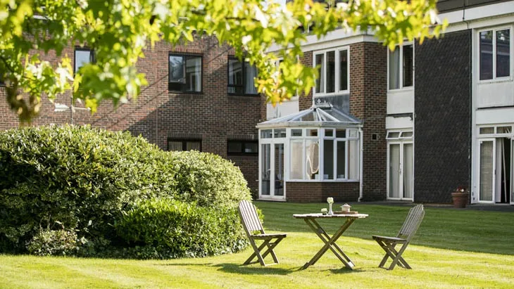 Home A picture of the garden at the Nuffield Hospital in Woking